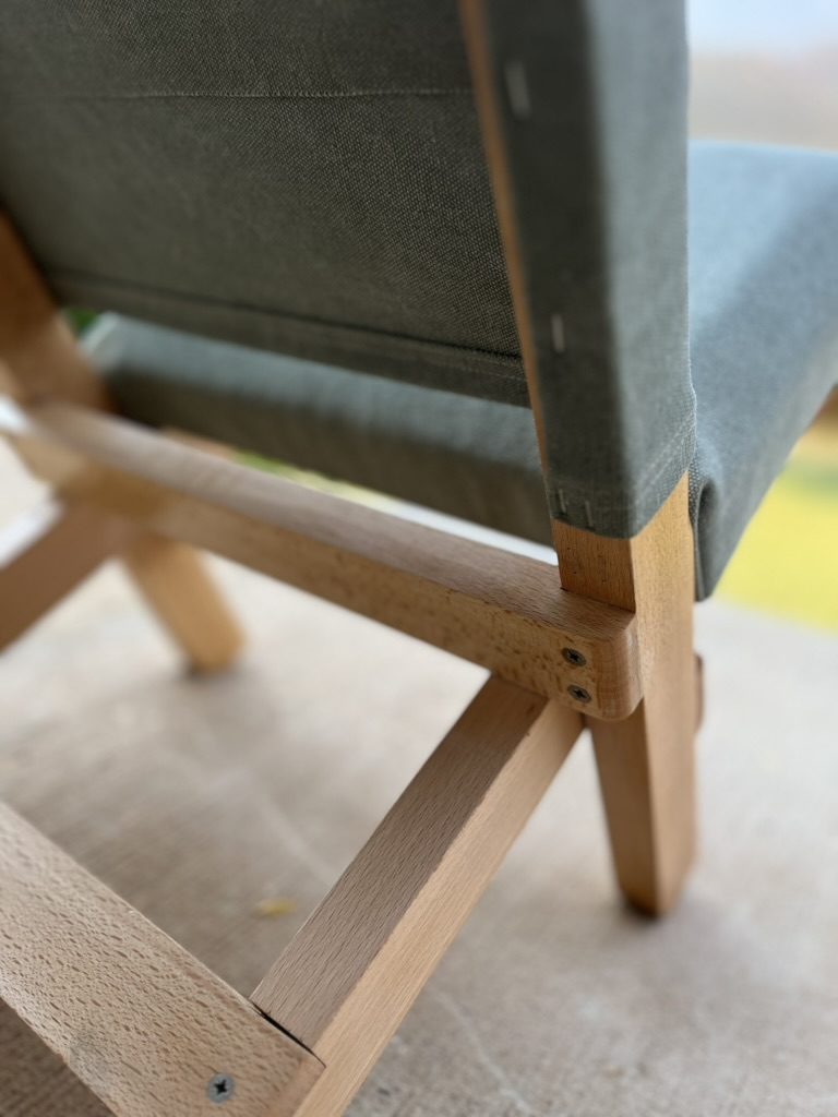 Beech folding chair with olive canvas